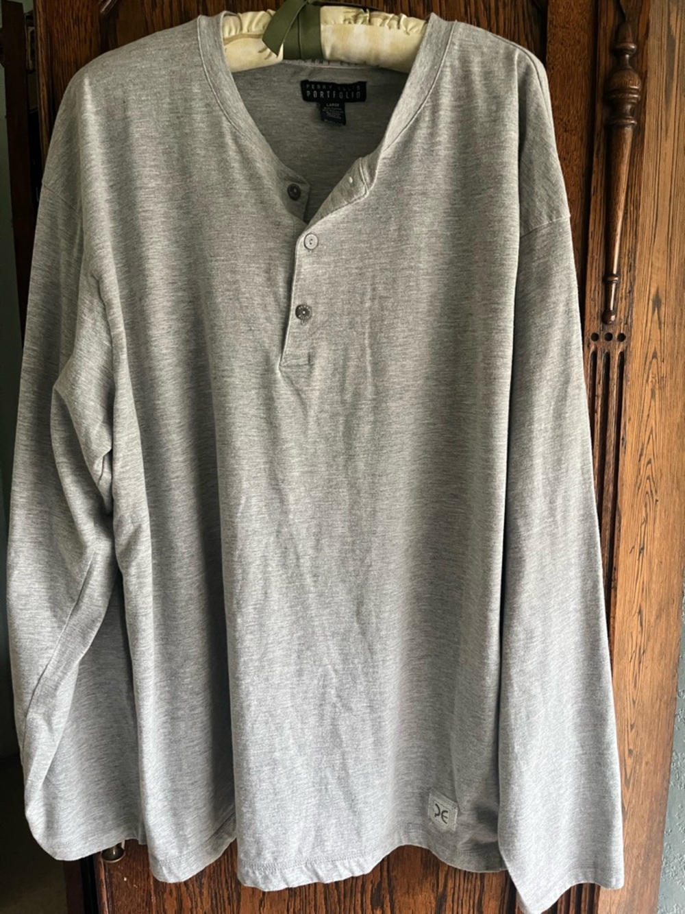 Perry Ellis Light Gray Long-Sleeve Henley large